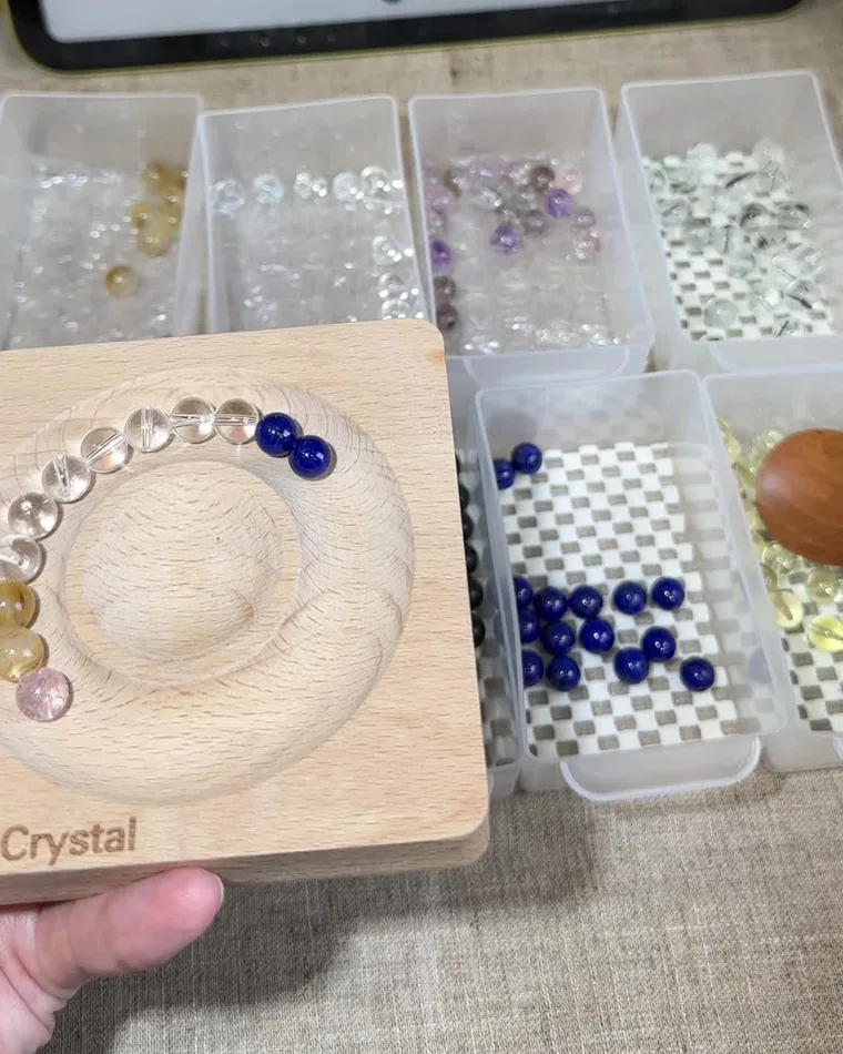 門市手工串製實拍:一種一種舀出來