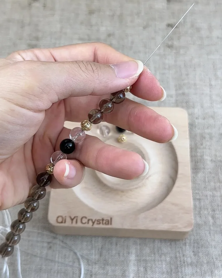 門市手工串製實拍:一顆一顆手工穿